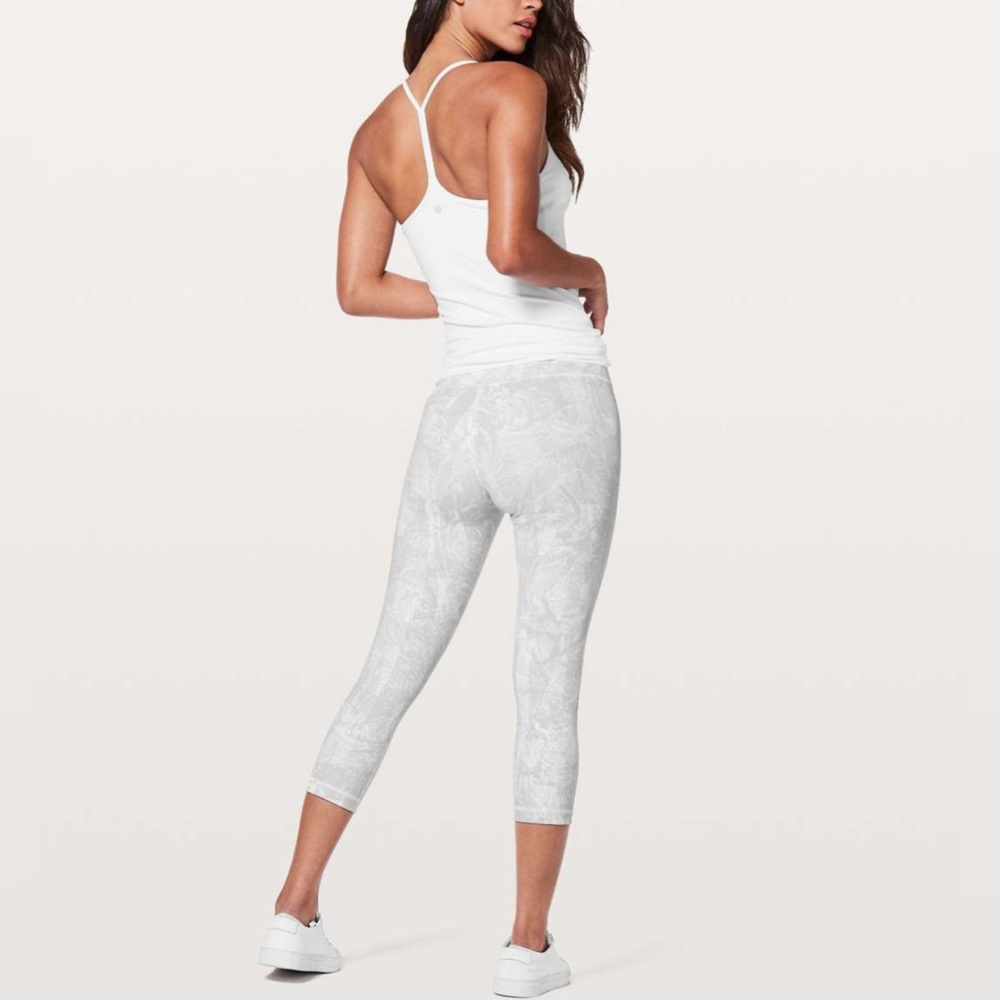 Lululemon Winder Under Crop Leggings in Eternal Wave White Size 6